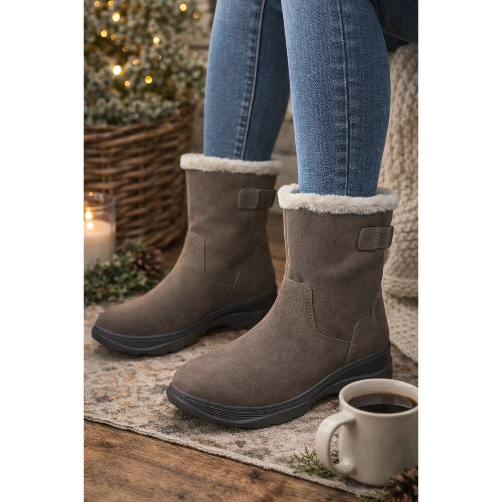 Womens Clarks Brown Waterproof Boots Size 6M Faux Fur Lined New With Box